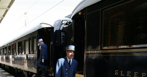 El Transcantabrico ożywia tradycję słynnych, podróży kolejowych w stylu Orient Express /AFP