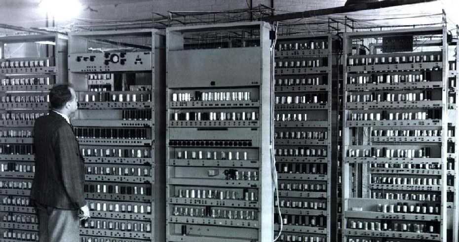 Electronic Delay Storage Automatic Calculator /University of Cambridge /Wikipedia