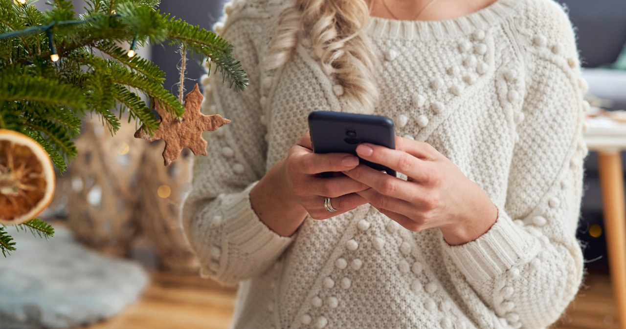 Eleganckie i krótkie życzenia świąteczne /gpointstudio /123RF/PICSEL