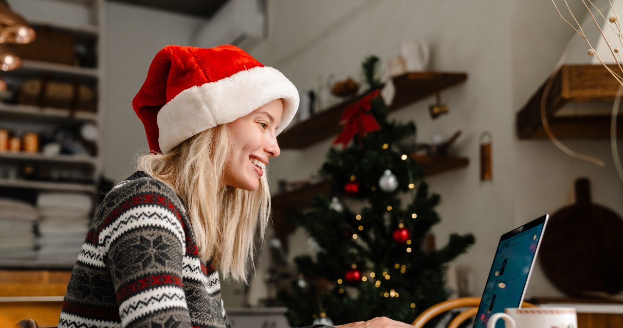 Eleganckie życzenia świąteczne warto wysłać do swoich współpracowników /adobestock /INTERIA.PL