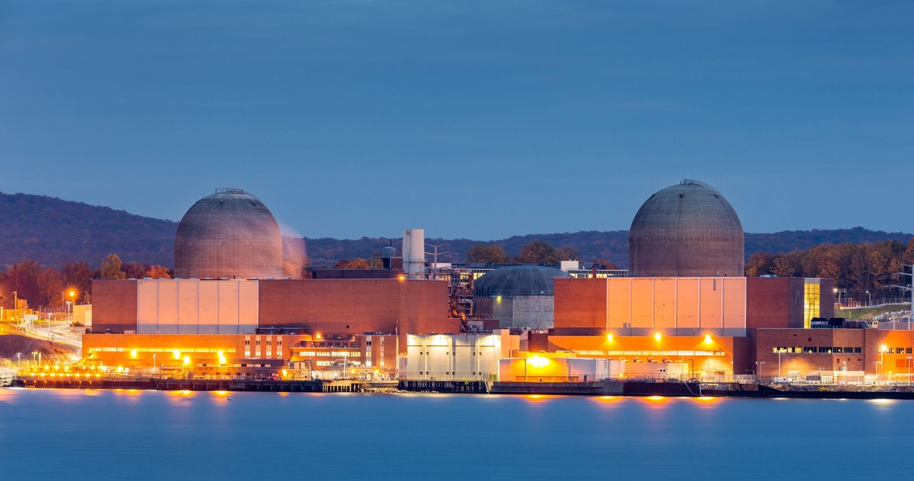 Elektrownia atomowa na rzece Hudson, na północ od Nowego Jorku, USA /123RF/PICSEL