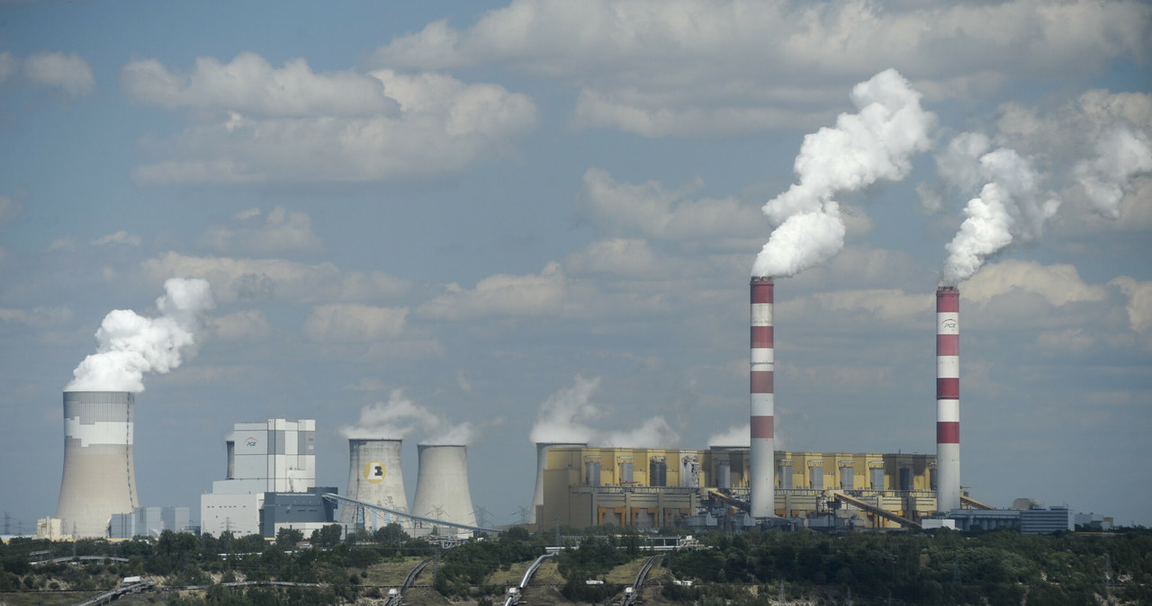 Elektrownia Bełchatów. Takie jest prawdziwe oblicze polskiej elektromobilności /Wojciech Stróżyk /Reporter