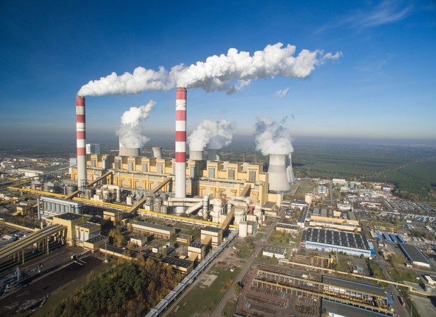 Elektrownia Bełchatów to jeden z największych emitentów gazów cieplarnianych w Europie /Leszek Wdowinski /PAP