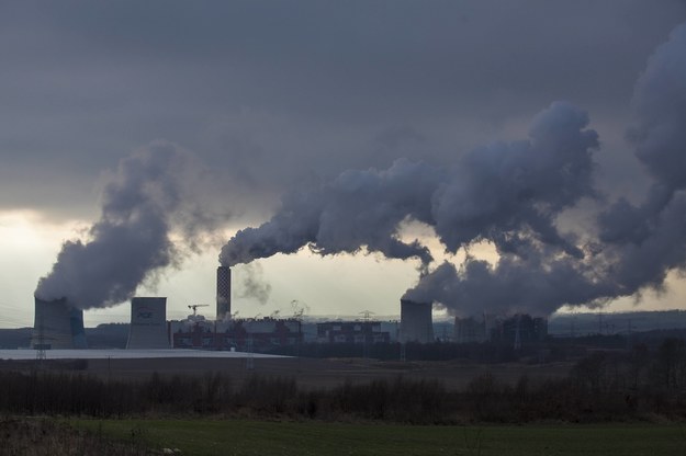 Elektrownia Turów - trzecia co do wielkości w Polsce węglowa elektrownia cieplna, opalana węglem brunatnym /Aleksander Koźmiński /PAP