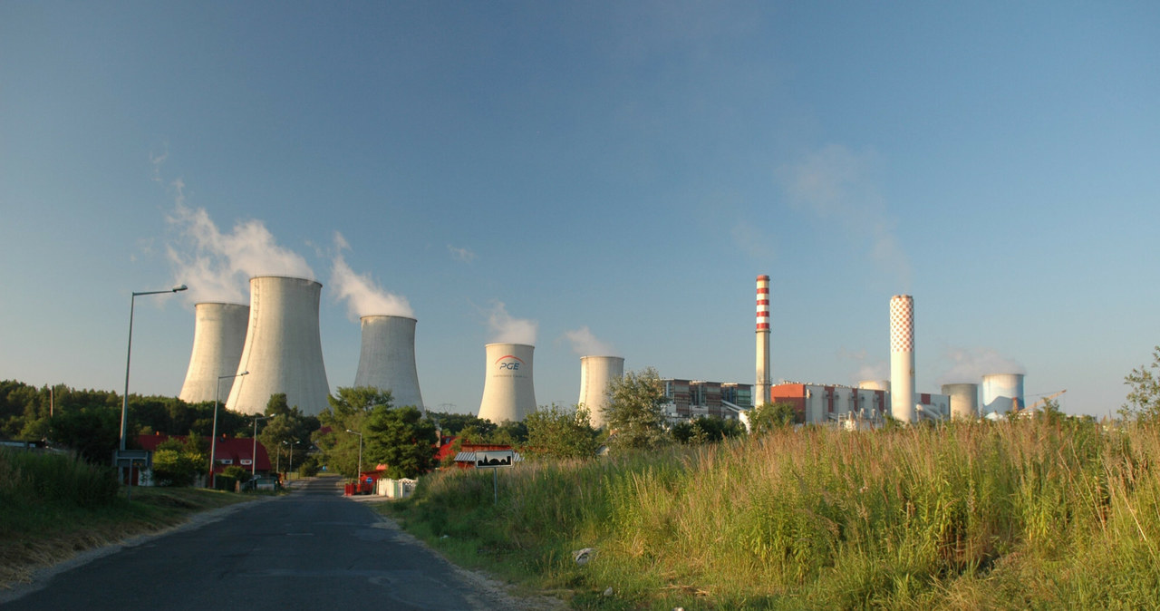 Elektrownia Turów zasilana węglem z odkrywki Turów /Przemysław Fiszer /East News