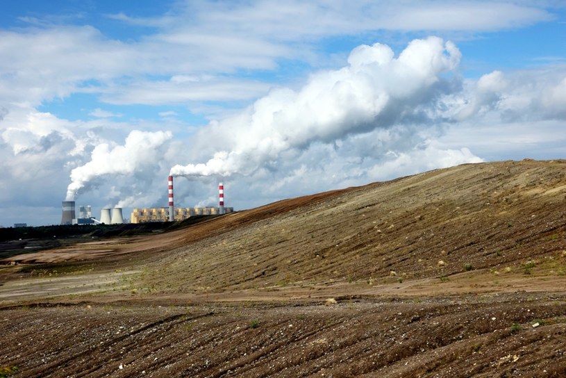 Elektrownia w Bełchatowie jest największym emitentem gazów cieplarnianych w UE /Paweł Wodzyński /East News