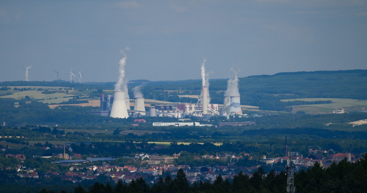 Elektrownia w Turowie zasilana węglem brunatnym z pobliskiej kopalni Turów / ROBERT MICHAEL/DPA /AFP