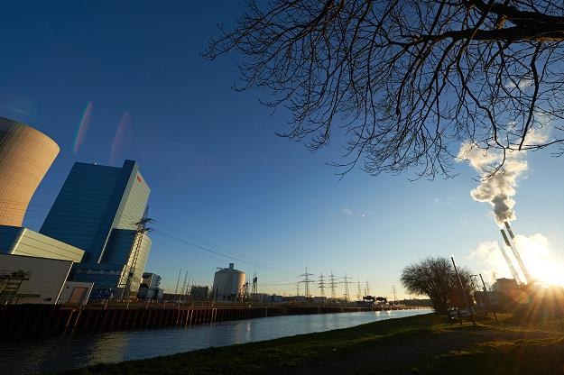 Elektrownia węglowa E.ON w Datteln nad kanałem Dortmund-Ems /EPA