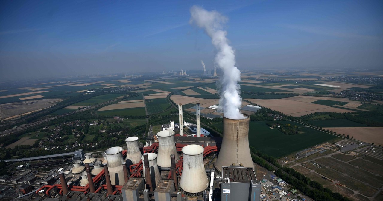 Elektrownia węglowa niemieckiego giganta energetycznego RWE w Niederaussem w zachodnich Niemczech /AFP