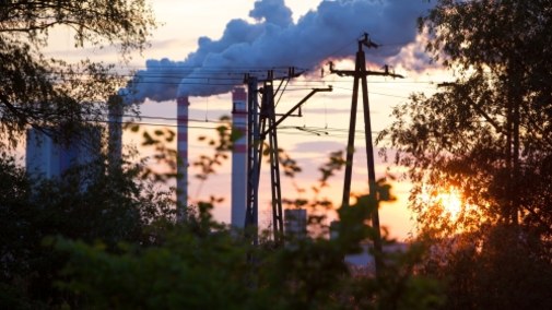 Elektrownie poradziły sobie z emisjami CO2