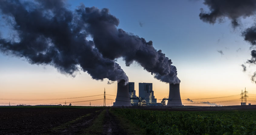 Elektrownie węglowe wciąż są niezwykle popularne w Polsce /123RF/PICSEL