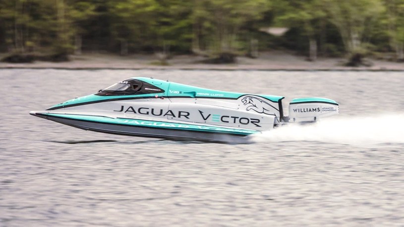 Elektryczna motorówka od Jaguara pobiła rekord prędkości. Zobaczcie to na filmie /Geekweek