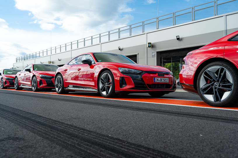 Elektryczne Audi RS e-tron GT nie daje tyle frajdy, ale słowo się rzekło - to pełnoprawny następca spalinowych sportowców /Jan Guss-Gasiński