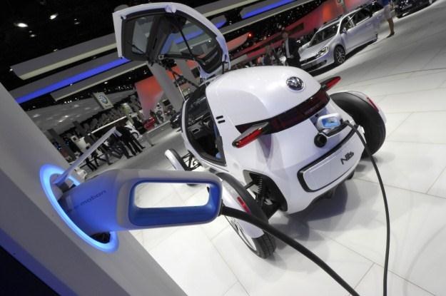 Elektryczne auta mają zrewolucjonizować transport /AFP