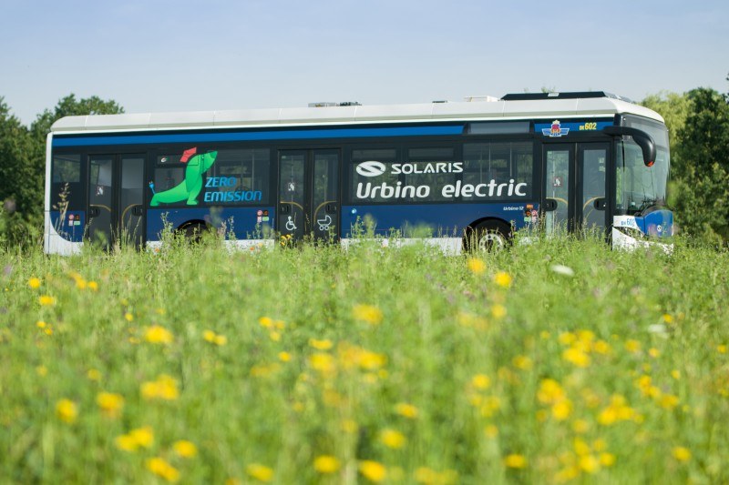 Elektryczne autobusy wyprą spalinowe? /Informacja prasowa