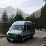 Elektryczne busy znikają z trasy do Morskiego Oka. Co czeka turystów tej zimy?