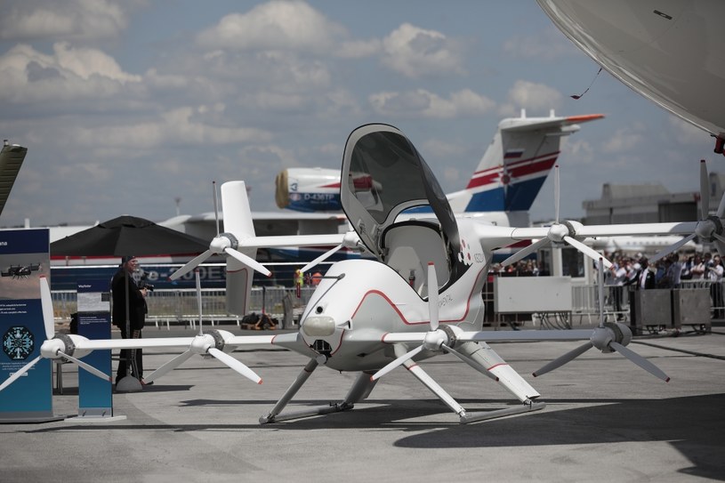 Elektryczne pasażerskie drony pokazano już m.in. na salonie lotniczym w Paryżu /Getty Images