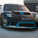 Elektryczne Porsche GT4 e-Performance. 1000 KM na śnieżnym torze 