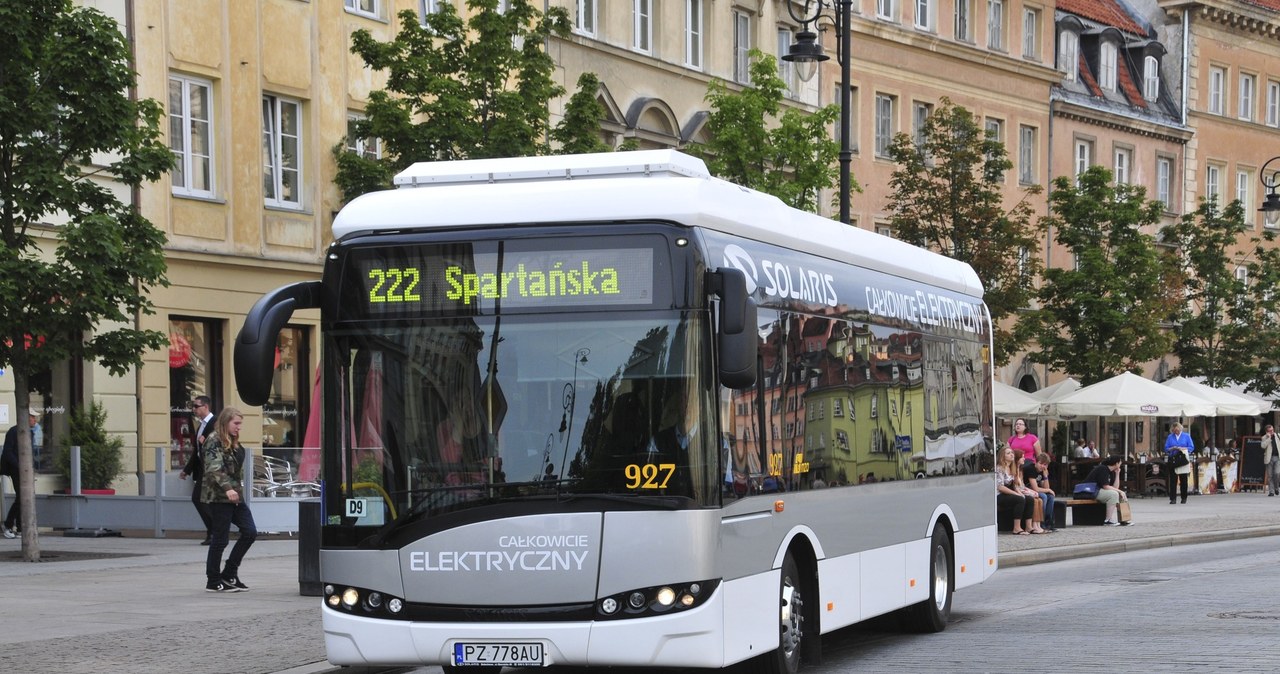 Elektryczny autobus komunikacji miejskiej w Warszawie /Włodzimierz Wasyluk /East News