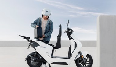 Elektryczny motocykl Hondy. Japończycy mają pomysł na problem małego zasięgu