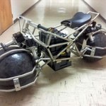 Elektryczny motocykl, który jeździ na kulach