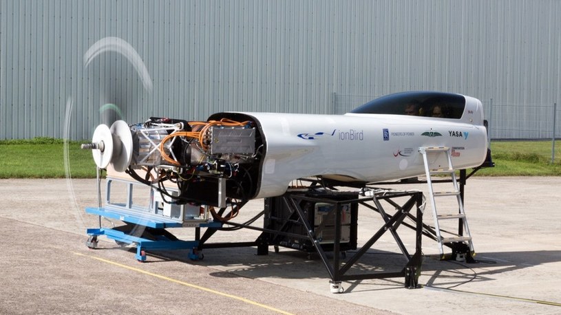 Elektryczny samolot Rolls-Royce ACCEL z sukcesem ukończył testy naziemne /Geekweek