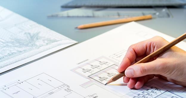 Elektryk będzie niezbędny do wykonania projektu oraz odbioru instalacji elektrycznej /&copy;123RF/PICSEL