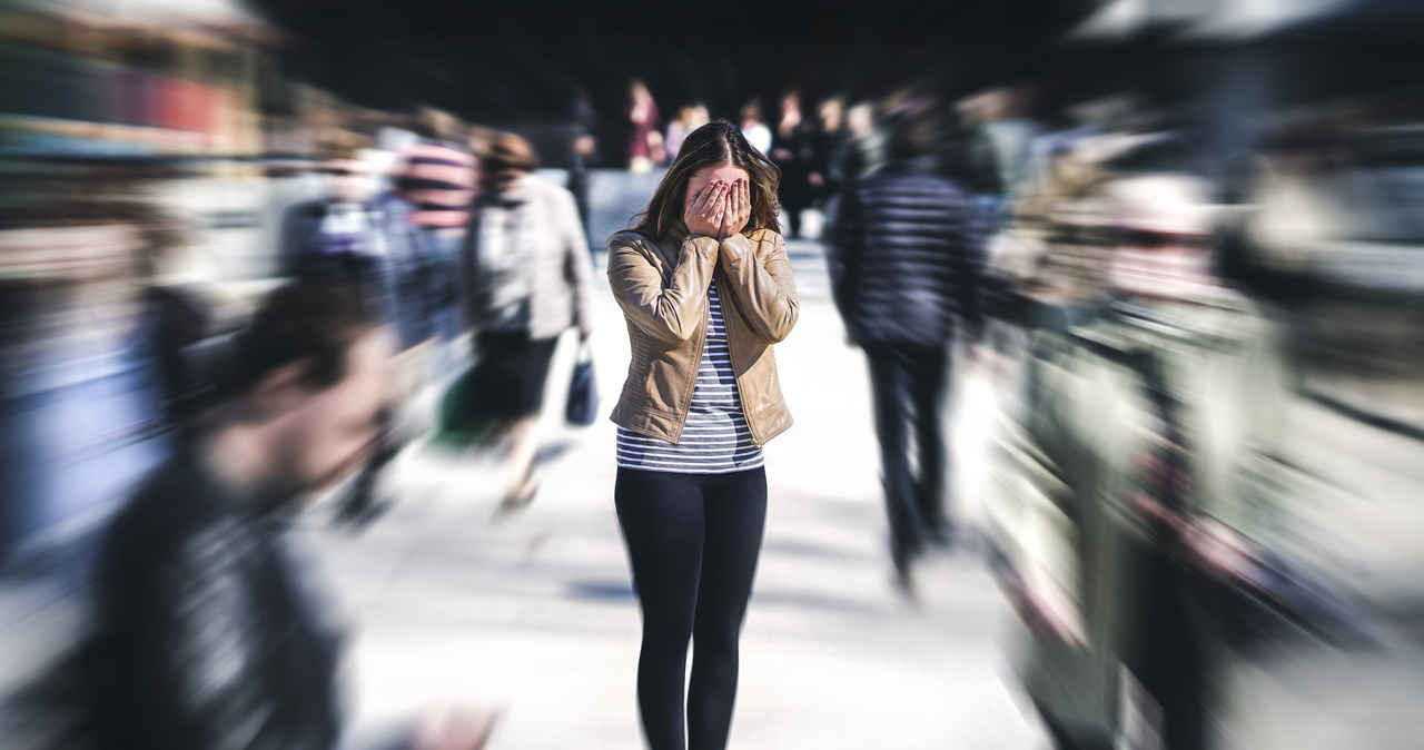 Elementem terapii behawioralno-poznawczej są zadania domowe, które mają na celu pokonać strach i lęk pacjenta oraz zmierzyć się z innymi emocjami /123RF/PICSEL