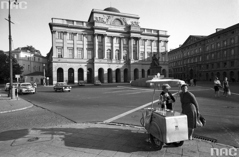 Elewacja frontowa Pałacu Staszica w Warszawie: Siedziba kilku instytutów I Wydziału PAN /Z archiwum Narodowego Archiwum Cyfrowego