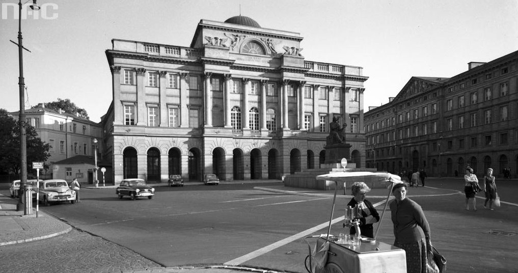 Elewacja frontowa Pałacu Staszica w Warszawie: Siedziba kilku instytutów I Wydziału PAN /Z archiwum Narodowego Archiwum Cyfrowego