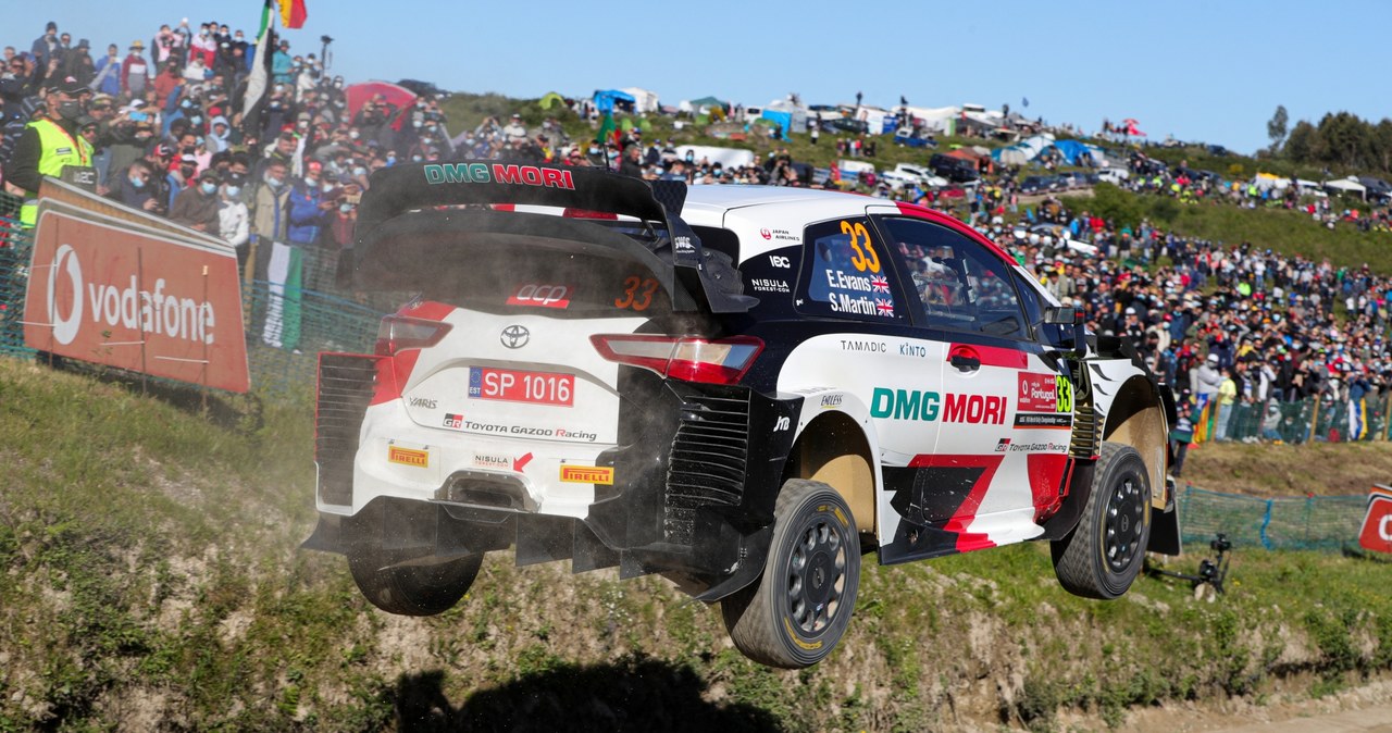 Elfyn Evans w locie po zwycięstwo w rajdzie Portugalii /Getty Images