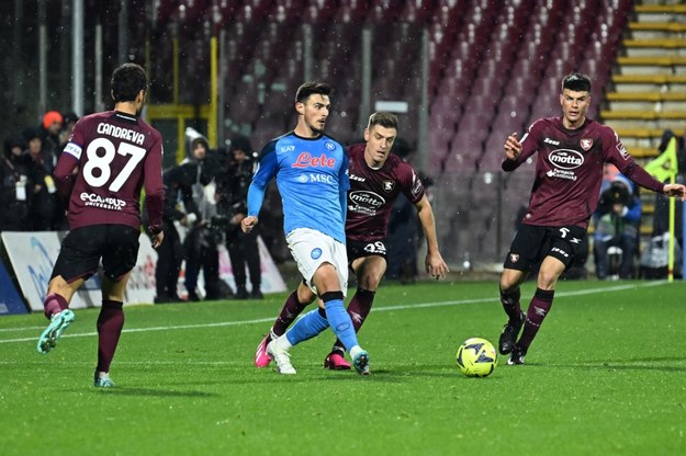 Eliif Elmas  i Krzysztof Piątek w trakcie meczu Salernitana - Napoli /MASSIMO PICA /PAP/EPA