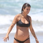 Elisabetta Canalis pozuje w bikini. W zaawansowanej ciąży!