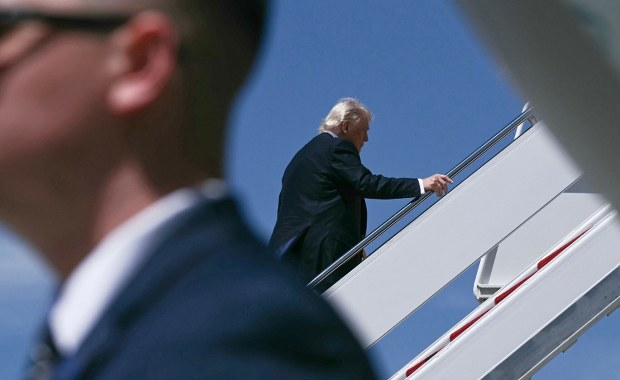 Elita na pokładzie samolotu z Trumpem. Kierunek Chiny