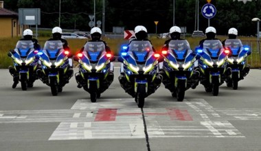 Elitarna jednostka policji na motocyklach. Trenują jeżdżąc na centymetry