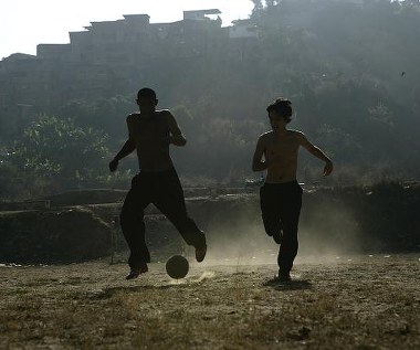 Eliú Armas i Fernando Moreno w scenie z filmu "Brat"