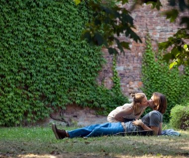 Eliza Rycembel i Bartosz Żuchowski w scenie z filmu "#WszystkoGra"