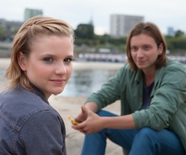 Eliza Rycembel i Bartosz Żuchowski w scenie z filmu "#WszystkoGra"