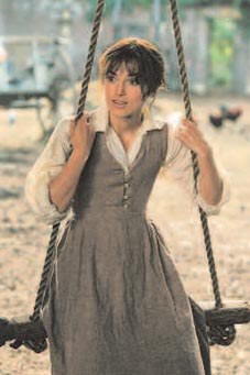 Elizabeth Bennet (Keira Knightley) w ekranizacji powieści Duma i uprzedzenie, reż. Joe Wright, 2005 r. /Encyklopedia Internautica