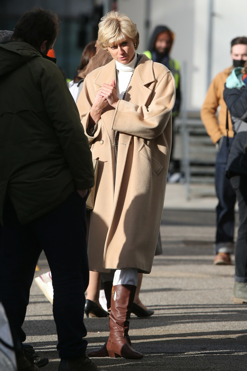 Elizabeth Debicki jako Diana w "The Crown" /SplashNews.com/East News /East News