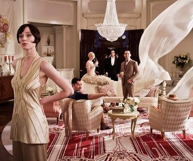 Elizabeth Debicki, Joel Edgerton, Carey Mulligan i Tobey Maguire w scenie z filmu "Wielki Gatbsy"