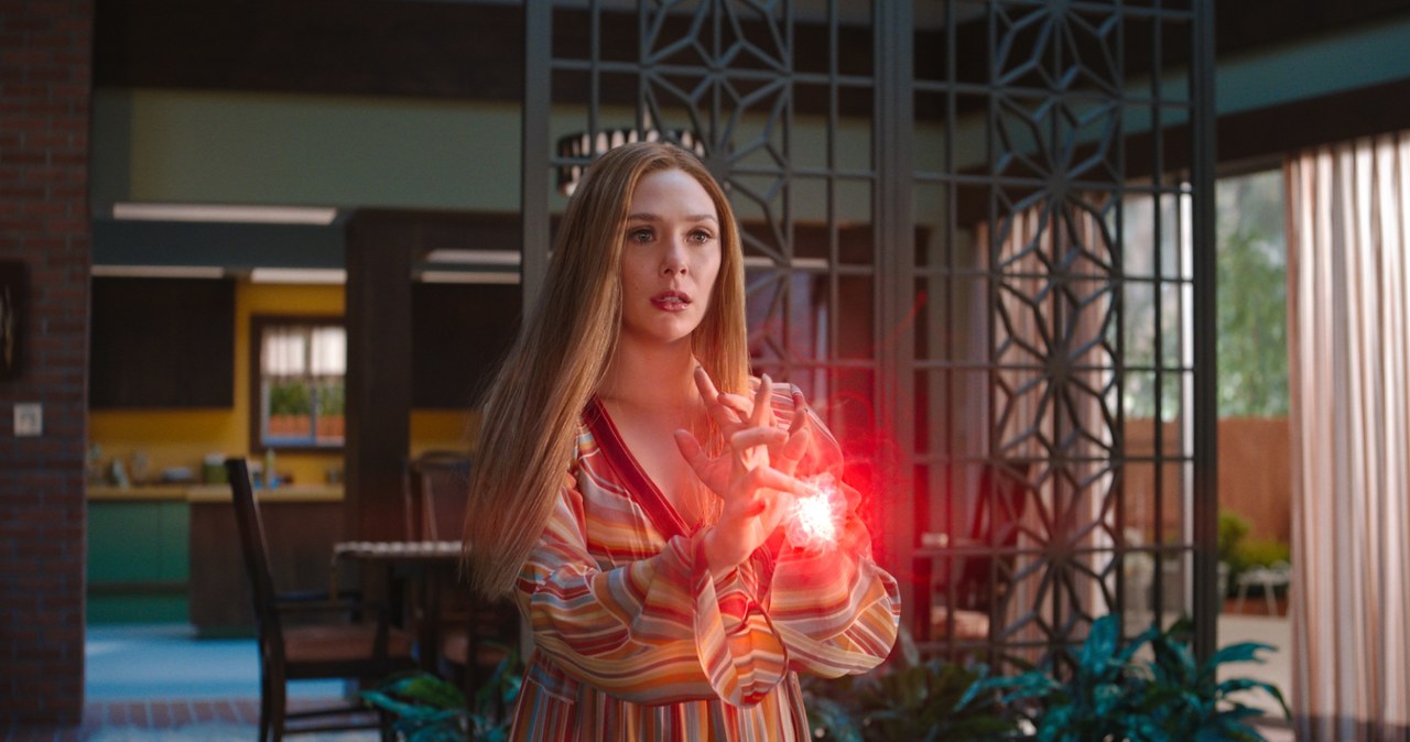 Elizabeth Olsen w serialu "WandaVision" /Capital Pictures / Film Stills / Forum /Agencja FORUM