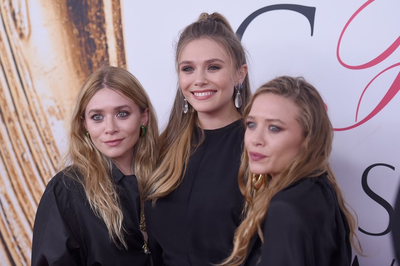 Elizabeth Olsen (w środku) oraz jej siostry Mary-Kate i Ashley / Jamie McCarthy / Staff /Getty Images