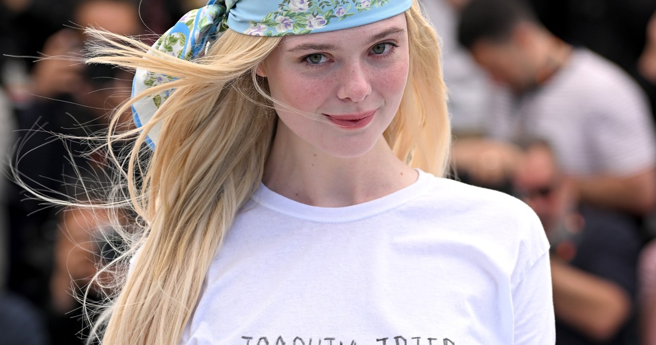 Elle Fanning w koszulce z napisem "Joachim Trier Summer" na 78. Festiwalu Filmowym w Cannes /Kristy Sparow/Stringer /Getty Images