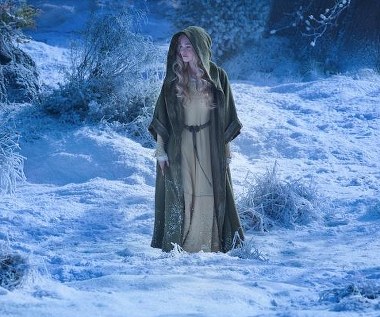 Elle Fanning w scenie z filmu "Czarownica"