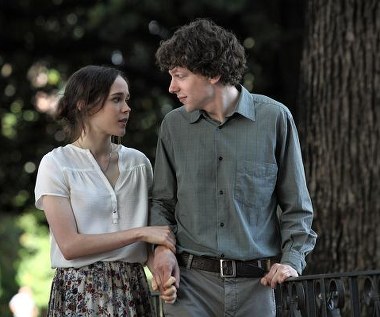 Ellen Page i Jesse Eisenberg w scenie z filmu "Zakochani w Rzymie"