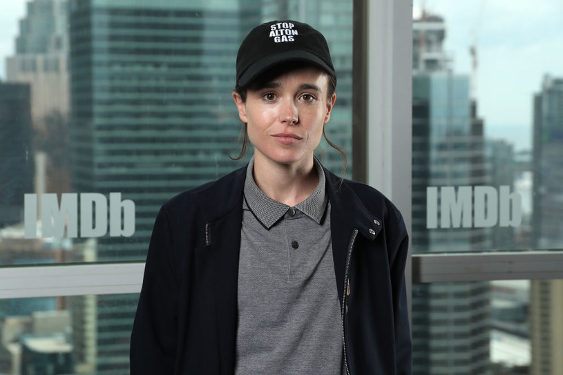 Elliot Page zaznacza, że od roku „żyje w zgodnie ze sobą”. W 2014 roku jeszcze jako Ellen Page wyznał, że jest lesbijką / Rich Polk / Stringer /Getty Images