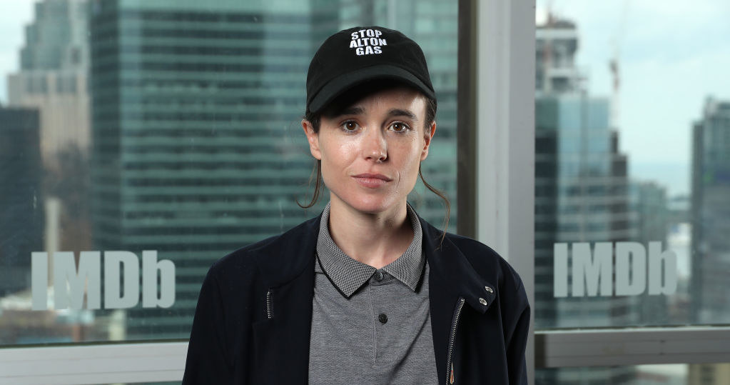 Elliot Page zaznacza, że od roku „żyje w zgodnie ze sobą”. W 2014 roku jeszcze jako Ellen Page wyznał, że jest lesbijką / Rich Polk / Stringer /Getty Images