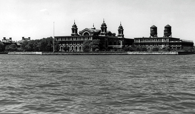 Ellis Island na zdjęciu z 22 maja 1977 r. /Getty Images/Flash Press Media