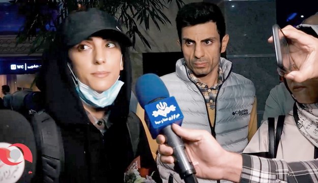 Elnaz Rekabi po powrocie do Iranu rozmawiała z dziennikarzami /BORNA NEWS AGENCY HANDOUT /PAP/EPA